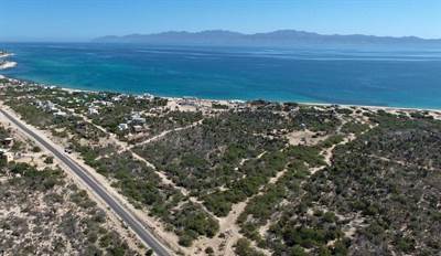 QUARTER OF AN ACRE LOT, LOCATED IN LIGHTHOUSE ESTATES, STEPS TO SOUTH BEACH, LA PAZ