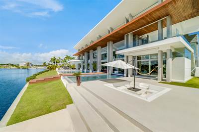 Epic Marina Home "Villa Akim" with private  Dock for Mega Yaht  