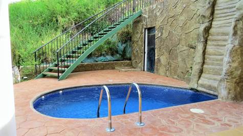 Guests private swimming pool.