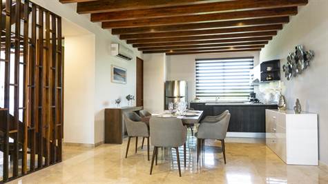 Playa del Carmen Real Estate- Phenomenal apartment close to the beach for sale in Playa del Carmen 