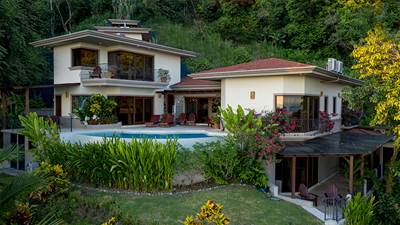 Best Views in Dominical! Luxury Home Just Steps from the Beach