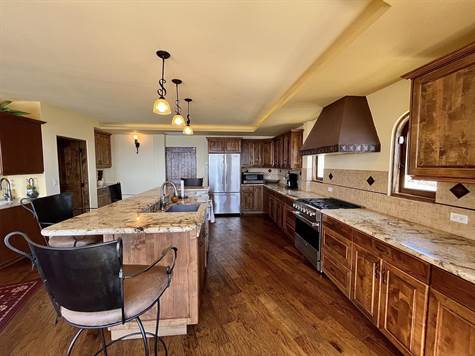 Equipped Kitchen with granite countertops