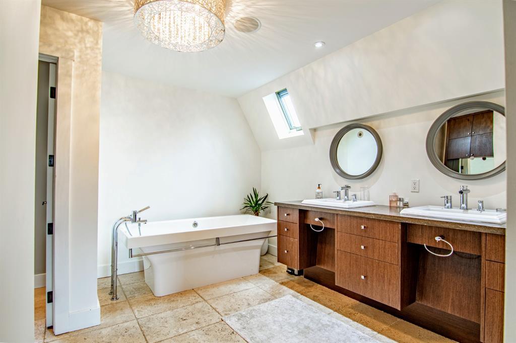 Soaker tub and double vanity in ensuite