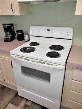 WHIRLPOOL STOVE. EXTREMELY CLEAN