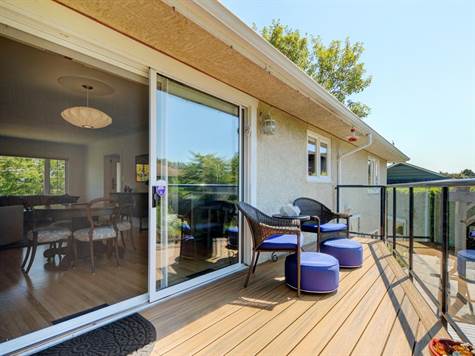 COMPOSITE DECK WITH GLASS RAILS