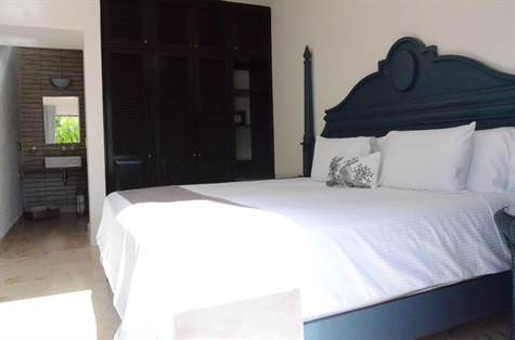 Amazing SPACIOUS apartment for sale in PLAYACAR BEDROOM