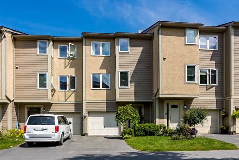 Beautifully Renovated Townhome (2020- Present) in Central Kanata!