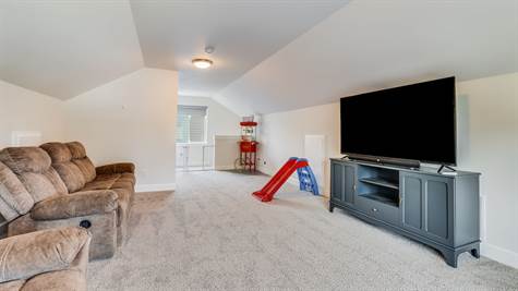 Such versatile space...could be an exercise, study, playroom, guest area, or all of the above!