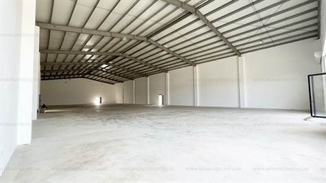 For-Rent-Commercial-Space-Plaza-Store-5