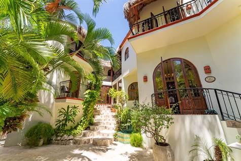 Large 5-BR Home for Sale in Playacar Phase 2