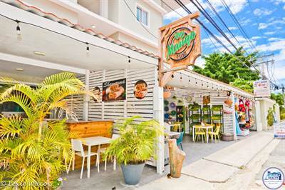 Los Corales shops & restaurants 
