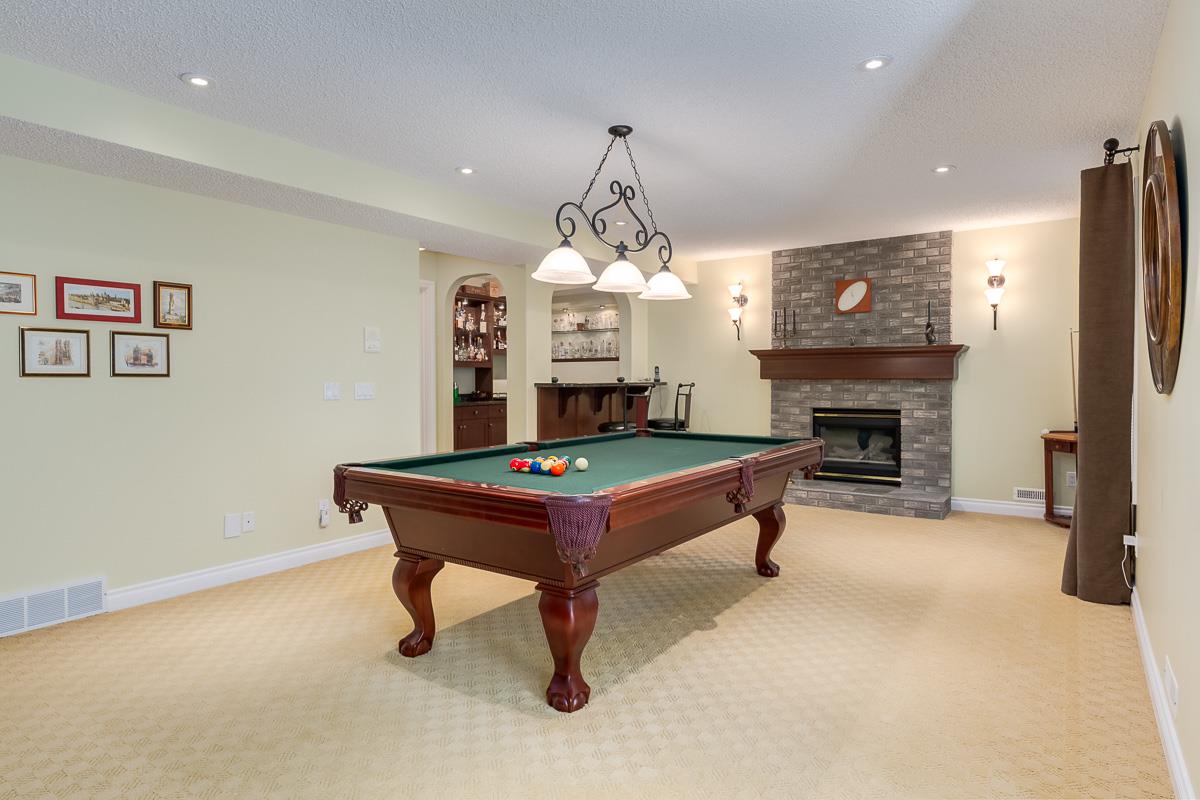 A closer look at the recreation room. Pool table is included in the price.