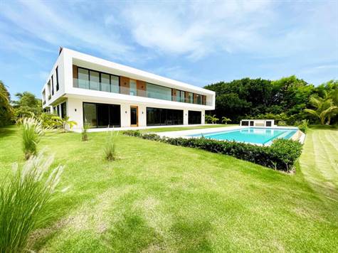 Modern Villa 5BR For Sale in Arrecife Punta Cana Resort 1