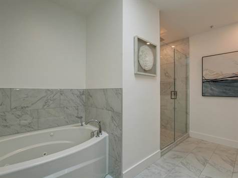 JETTED SOAKER TUB IN MASTER BATHROOM 