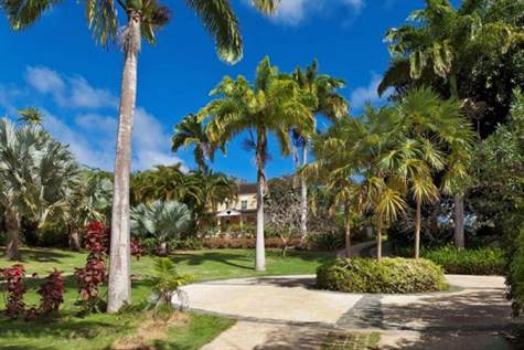 Barbados Luxury,  Drive-in Entrance