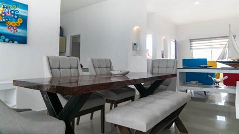 NEW HOUSE IN RESIDENTIAL BEACHFRONT FOR SALE IN COZUMEL dining room