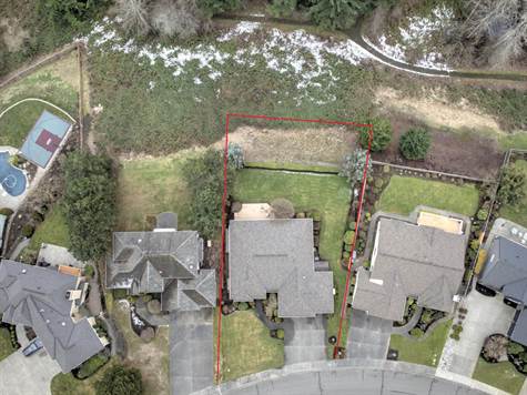 Not only are ramblers rare in Ridgefield, this one has a premium lot location backing to open green space (note the red outline is an approximation of property line).
