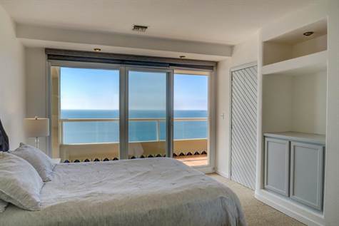 Second oceanfront master bedroom