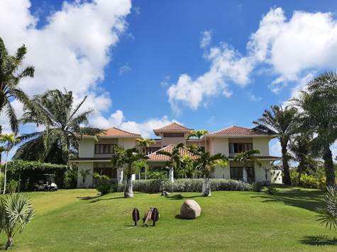 Venta de Hermosa Villa con Vista a Campo de Golf en Cap Cana, Punta Cana,  La Altagracia, For Sale by FELIX DEL VALLE