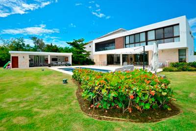 Luxury 5 Bedrooms Villa For Sale in Cap Cana Las Lagunas Dominican Republic