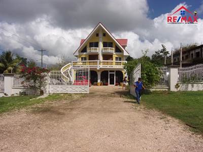 (#2104) - A LARGE, 6 BEDROOM HOUSE LOCATED IN A VILLAGE CLOSE TO BELMOPAN, THE CAPITAL OF BELIZE.
