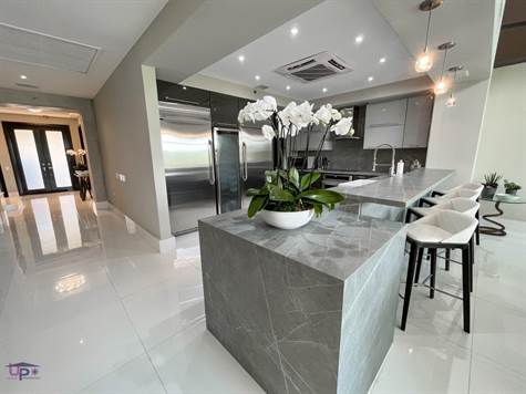 Kitchen Island, accesible to TV area