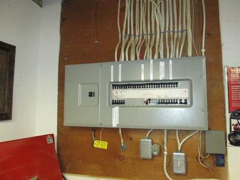 200 Amps Electrical Panel