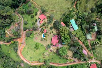 Price dropped on Impressive Mountain Estate in Dominical, Dominical