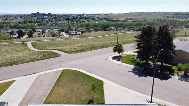 94 Riley Court NW, Medicine Hat, AB - photo 2 of 36