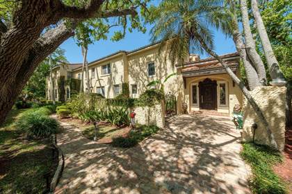 Picture of 5020 S SHORE CREST CIRCLE, Tampa, FL, 33609