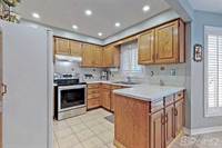 35 Foxhill Dr Maple, Vaughan, Ontario, L6A 1K1