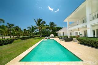 Residential Property for sale in Villa with golf course and the Caribbean Sea view close to the beach in Puntacana Resort & Club, Punta Cana, La Altagracia