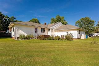 6818 Charles Rd, North Olmsted, OH, 44070
