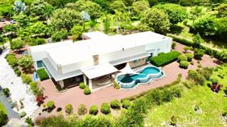 Gorgeous House right on the Golf Course, Sardinal, Guanacaste