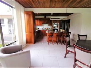 Beautiful modern home with pool and 0, 63 acres enclosed flat lot in the center of town.., Atenas, Alajuela