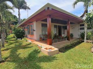 Perfect property! Excellent neighborhood, main and guest home, lap pool, beautiful garden!, Atenas, Alajuela