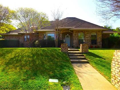 Residential for sale in 6004 Lakehurst Drive, Arlington, TX, 76016