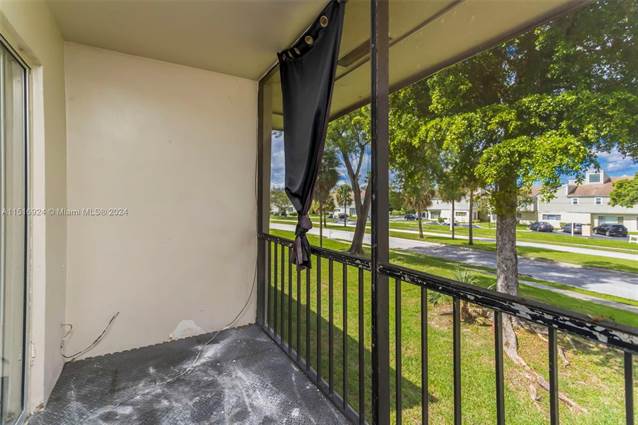 Condo For Sale at 8020 N Colony Cir N, Tamarac, FL, 33321 | Point2