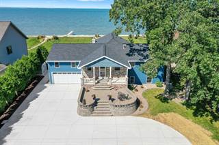 2655 EAST SHORE Drive, Green Bay, WI, 54302