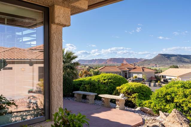 House For Sale at 520 W Par 3 CIR, St. George, UT, 84770 | Point2