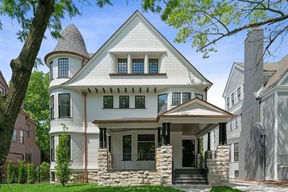 5 homes for sale in Chicago, home to this year's basketball Cinderella story