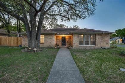 Residential for sale in 4501 Lone Oak Drive, Arlington, TX, 76017