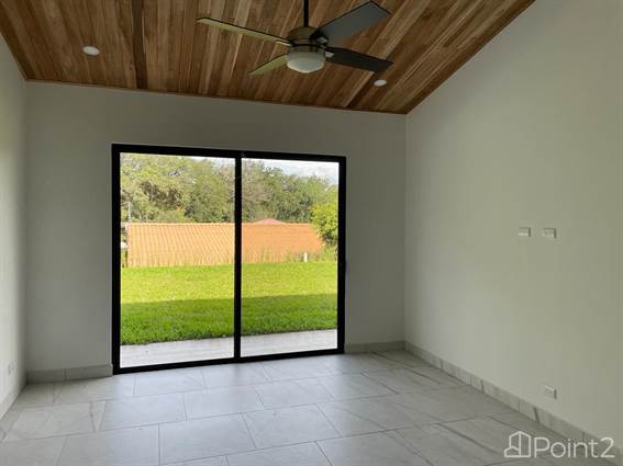 Brand-new 3-bedroom home with swimming pool in Roca Verde, Alajuela - photo 11 of 24