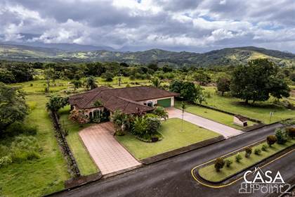 Immaculate High-Quality Residence in Boquete Canyon Village, Chiriquí - photo 2 of 11