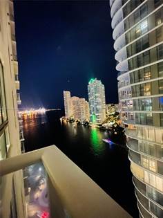 Caoba - Best views in Downtown Miami ✨ Lease today and live rent free for  up to two months!