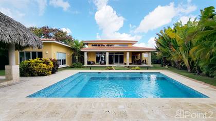 Graceful and stately 4BR villa with a private pool and a golf view, Bavaro, La Altagracia