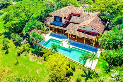 Beautiful Family Estate inside Gated Golf Community (Casa Pura), Tamarindo, Guanacaste