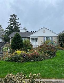 Picture of 906 Riddell Avenue North, Ottawa, Ontario, K2A 2W2