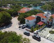 Propiedad residencial en renta en Phase 4 house – 4 bedroom House for Rent Puerto Aventuras Private Dock & lock off, Puerto Aventuras, Quintana Roo