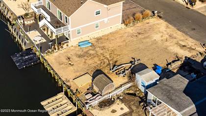 EHT, NJ, resident has massive Atlantic City Surf collection